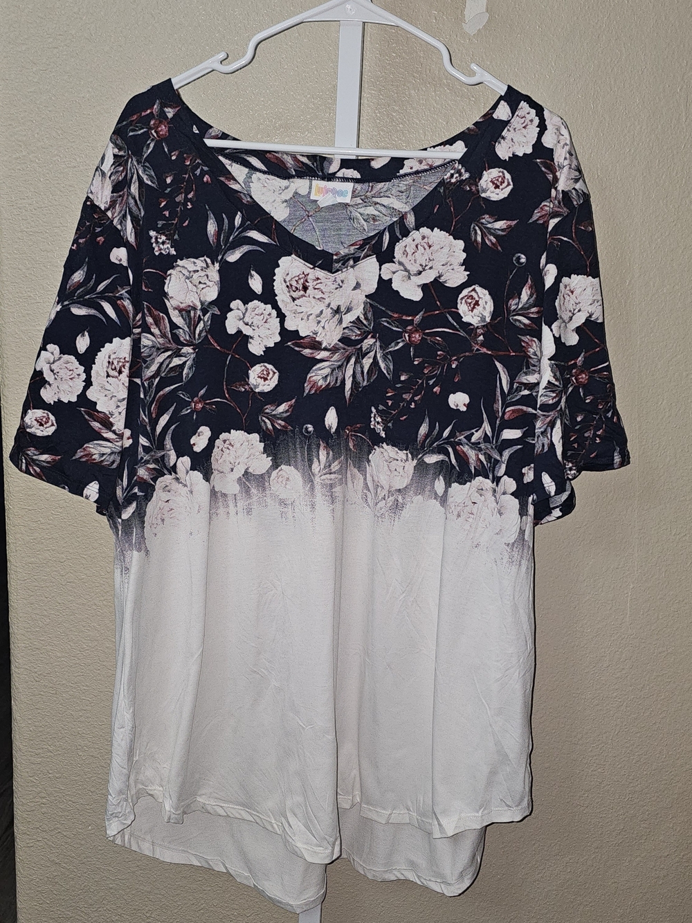LuLaRoe Black & White Floral Ombre V-Neck Short Sleeve Top